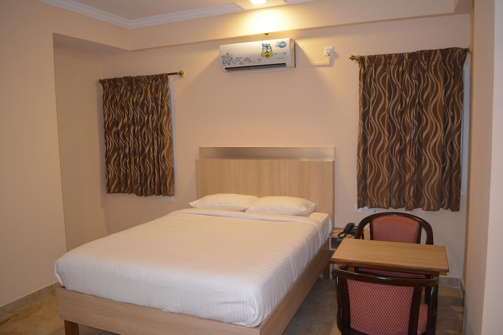 Hotel Royal Opera Bangalore Værelse billede
