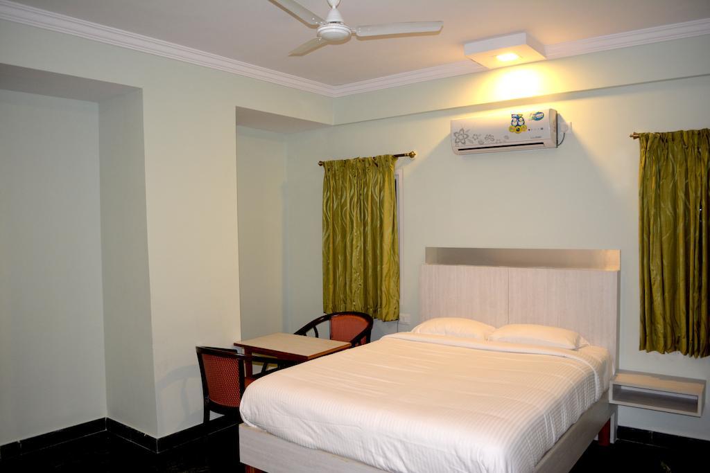 Hotel Royal Opera Bangalore Værelse billede
