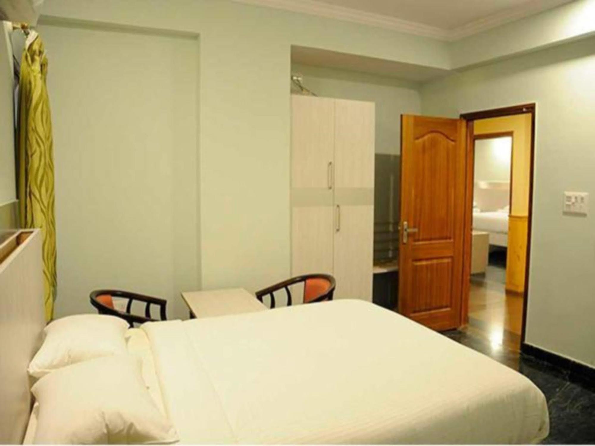 Hotel Royal Opera Bangalore Eksteriør billede